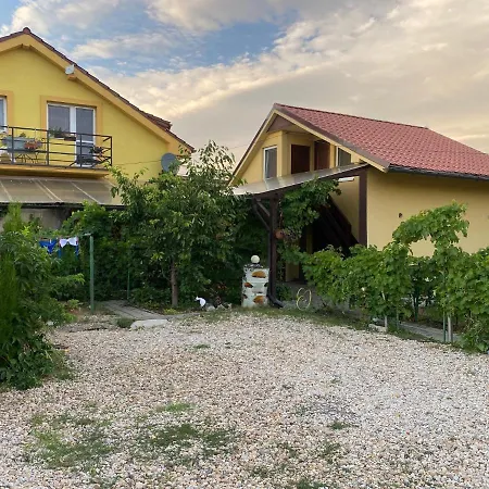 U Adky ゲストハウス 3*